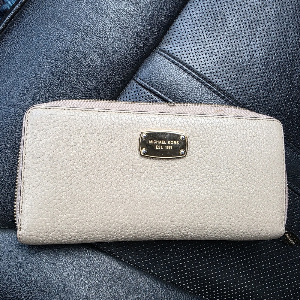 Michael Kors Cream Wallet